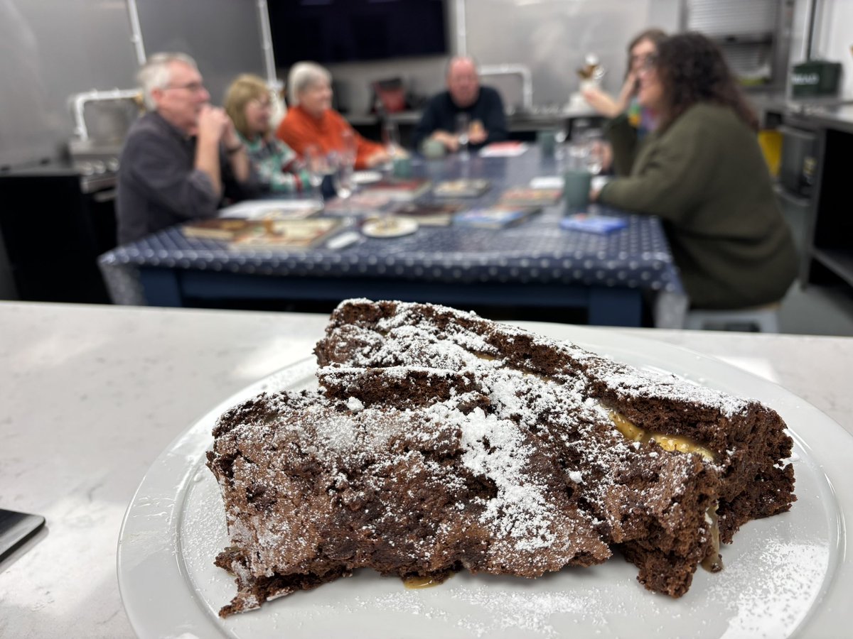 fascinatingfood's tweet photo. Cookbook Club Dates with choc, Marzipan & Almond Squares, Chocolate Toffee Roulade
We chatted Scrumping, Tunis cake, Curry, Battered mars bars, Pasta sauce sandwiches, Crisp buffets, Lobster Mac n cheese, Marmalade
Thank you everyone who came!
#cookeryclasses
#cookeryschool https://t.co/vEtrakVfDQ