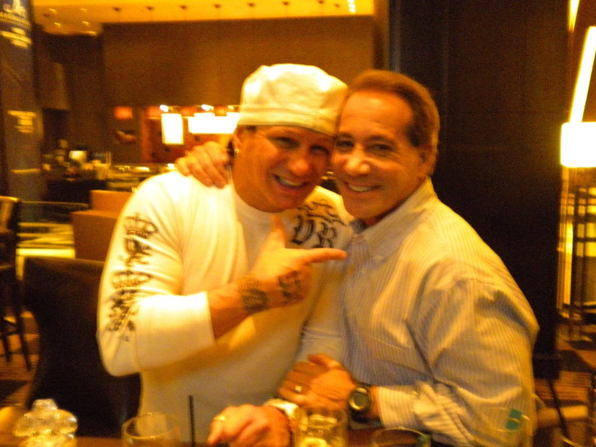 xbarry13's tweet photo. @5XPAZ   Huge congratulations on your long overdue induction into the IBHOF !  Looking forward to being there in person in June 2025 to see you get inducted.  Perfect ending to the incredibly successful and exciting career that you had Vinny.  Well deserved my friend ! https://t.co/j2OtngSzFe