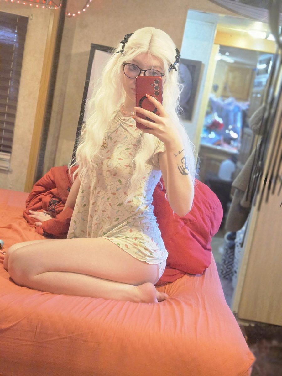 BrattyDizzy's tweet photo. Cute little Christmas elf. 

Findom OF cutie paypig submissive Only fans Girl https://t.co/wN3agkXogE