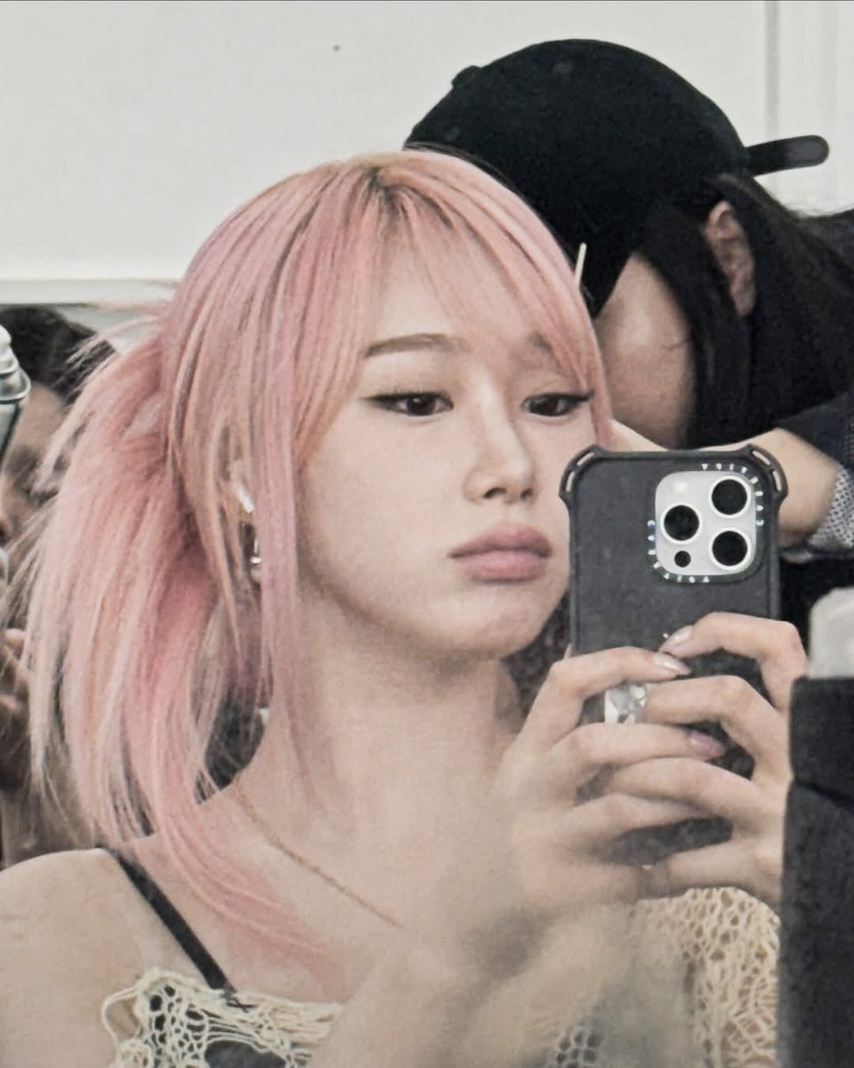 [🪞] 𝑀𝑖𝑟𝑟𝑜𝑟, 𝑚𝑖𝑟𝑟𝑜𝑟, 𝑠𝑒𝑙𝑓𝑖𝑒 𝑡𝑖𝑚𝑒! Don't miss my 𝖽͟𝖺͟𝗓͟𝗓͟𝗅͟𝗂͟𝗇͟𝗀͟ 𝗉͟𝗂͟𝗇͟𝗄 'do – it's frame-worthy!