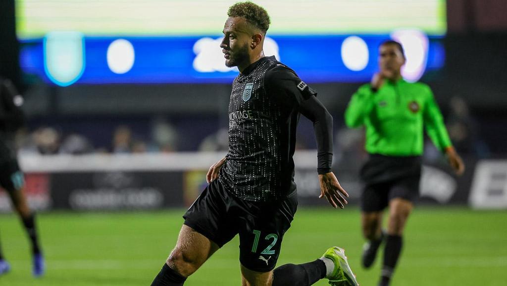 USLChampionship's tweet photo. Back with the Crisp &amp; Kelp ☑️

@MontereyBayFC has re-signed defender @grobin15 to a new contract 🌊

➡️ https://t.co/b4UfqDcvXE https://t.co/Eu9EI1RAek