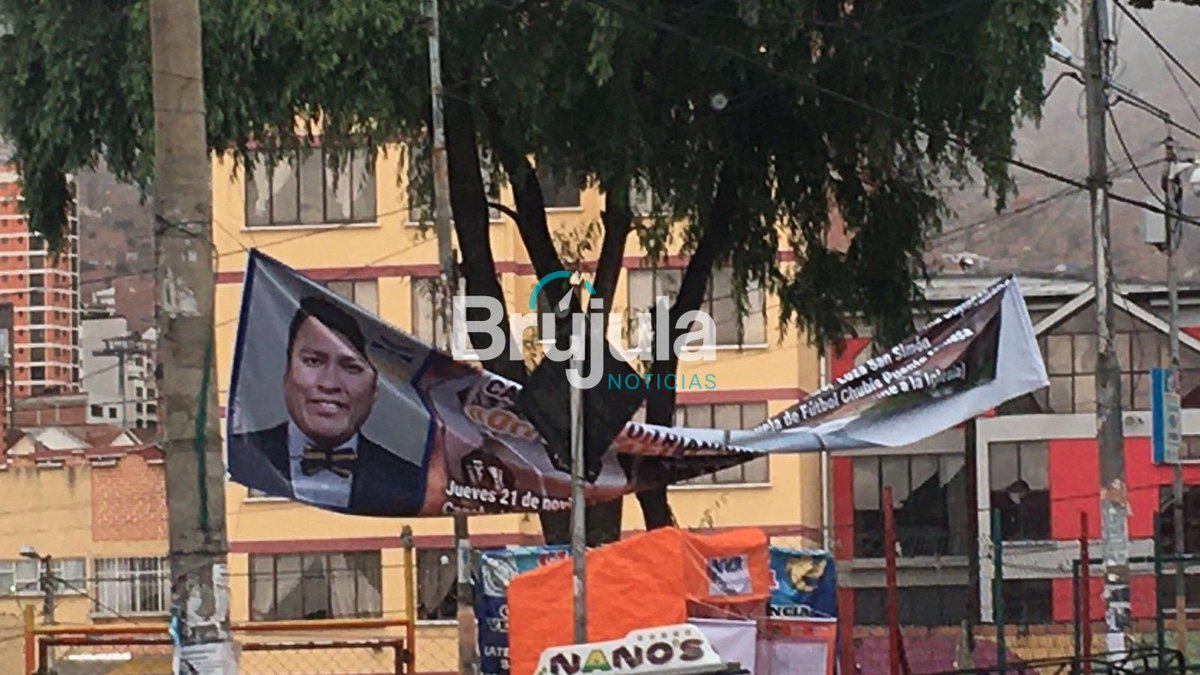 A los ingenuos que hacen campaña para el corrupto y altanero de Israel Campero, decirles que  en caso que sea Magistrado solo podrá tener 20 funcionarios todos abogados. Sí antes de las elecciones  infringe las normas que será  si lo eligen Magistrado.
Foto Brujula Digital