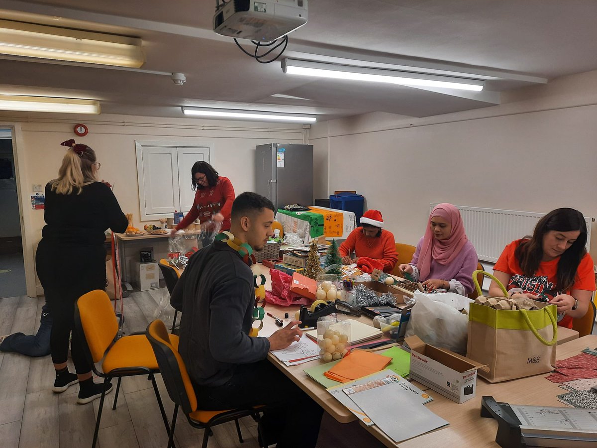 Women_CF's tweet photo. We were delighted to welcome Zurich Cardiff team for their Charity Day and Festive Cheer Challenge to support with planning &amp; preparation for our upcoming Christmas Celebrations 🎄🎅🤶

Thank you @ZCTrust , MarkFlay @Flayboy , Becca &amp; team it was a pleasure to host you at WCF ! https://t.co/HnDOZU5QrA