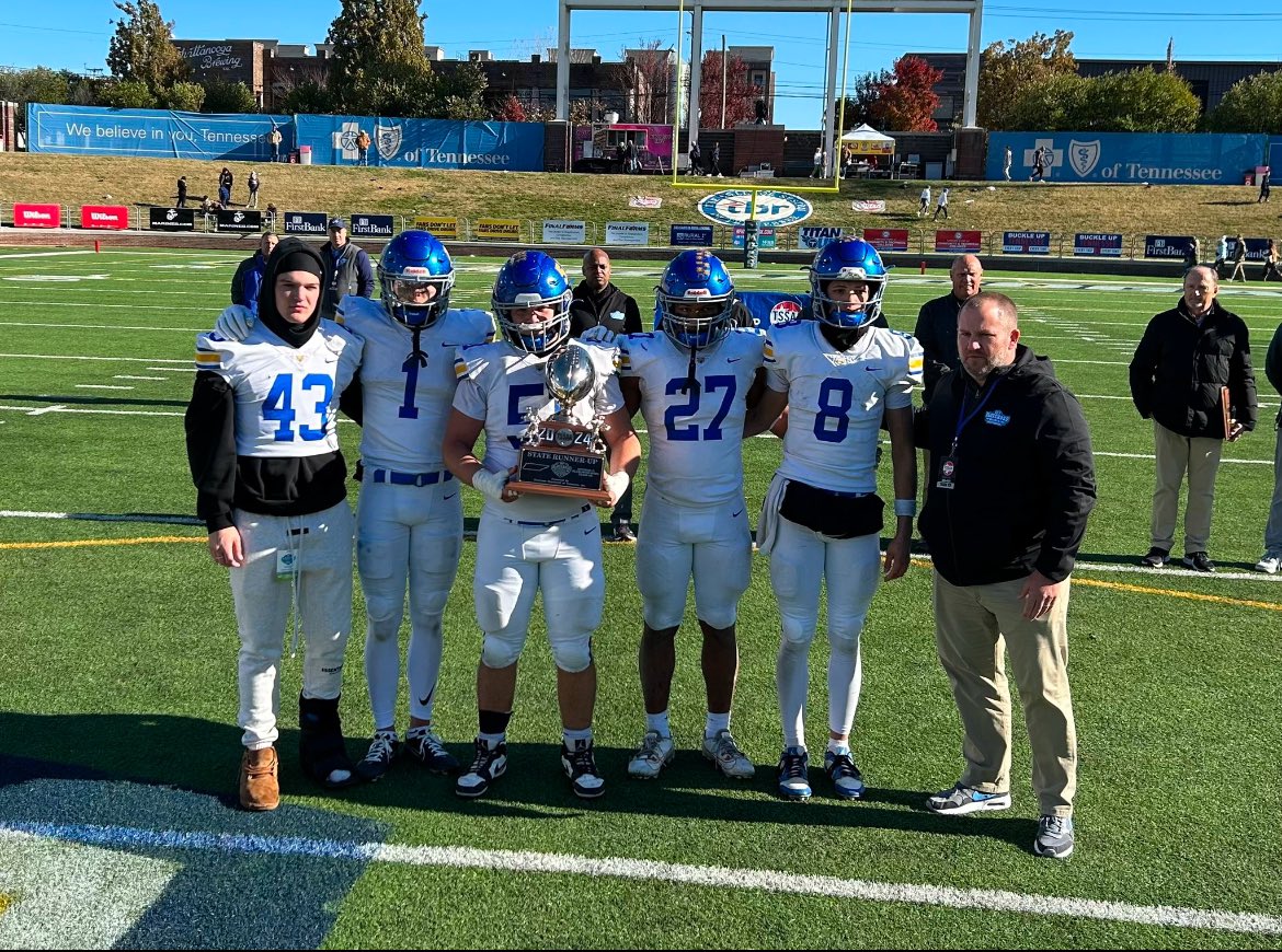 Big_Zach51's tweet photo. Thank you high school football. From 1-9➡️state runner-ups. I love this team and I’m sorry we couldn’t bring it home. This game has taught me way more than a ball and 100 yards. I thank all my coaches and teammates on a great szn. 51 out.
@FootballBga @bobbybentley @CoachLMartin https://t.co/SJy9ol3fjo