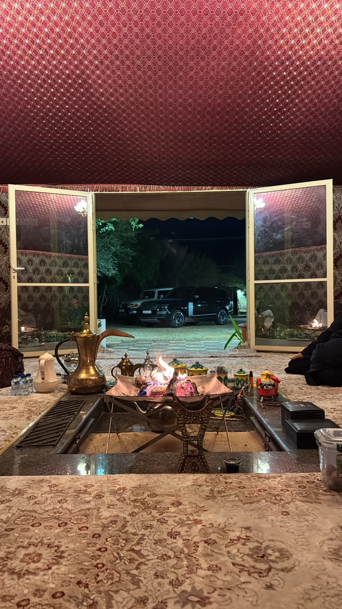 altimimi_005's tweet photo. يأتيك أمر وتناقشة مابين
 ( عقلك و هواك و عاطفتك ومروءتك )

فالـعقـل : يأمرك بالأنفع 
والـهـواء  : يأمرك بالأمتع 
والعاطفة : تأمرك بالأرفق
والمـروءة : تأمرك بالأرفع

فإذا ازدحمت عليك هذه الخيارات فاختر المروءة فإن عاقبتها حميدة ومسلكها آمن https://t.co/GpxxzNnM0m