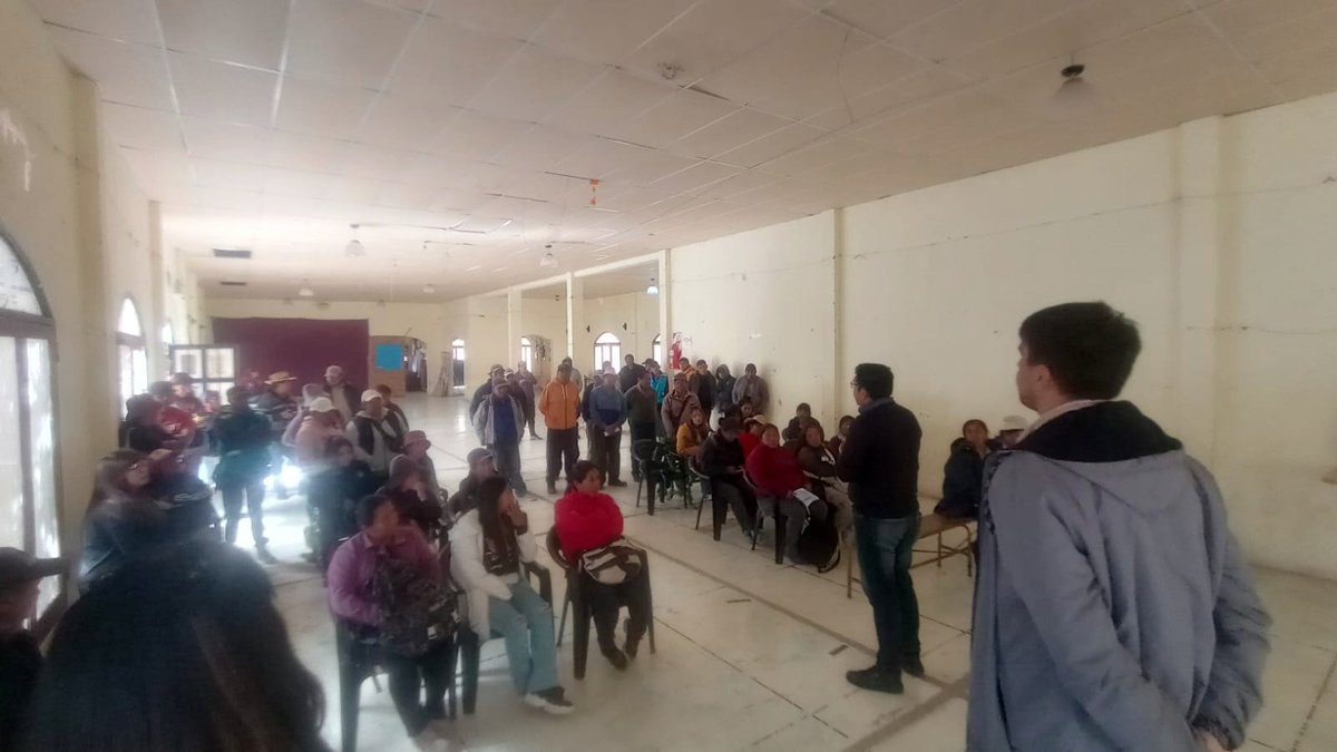 sebaseom's tweet photo. 🔵 HUMAHUACA 🏜️
Intensa jornada del @JujuySEOM , llevando #asesoramientojuridico
#asesoramientogremial y taller de lectura de recibos de haberes, cerrando la jornada con la entrega de los anteojos adquiridos por nuestros afiliados en #optident.
#municipalesdecorazon https://t.co/Os1bpjzInm