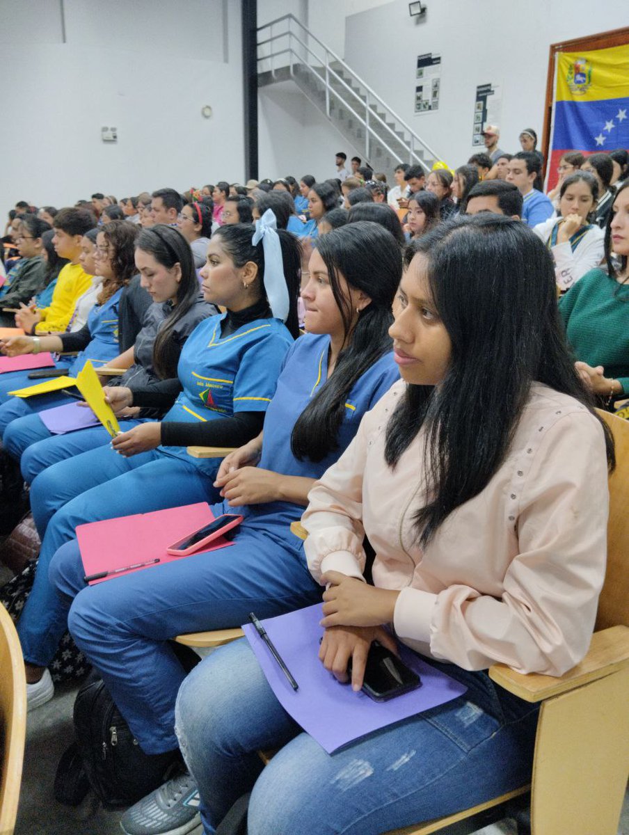UPTMKR's tweet photo. CON ÉXITO INICIÓ I CONGRESO DE ENFERMERÍA INTEGRAL COMUNITARIA EN LA UPTMKR.

Según lo establecido y con gran éxito inició  la mañana de este jueves 5 de diciembre en el auditorio de Senditel el I Congreso de Enfermería Integral Comunitaria "Manos que Cuidan". https://t.co/mHH2ksVyRb