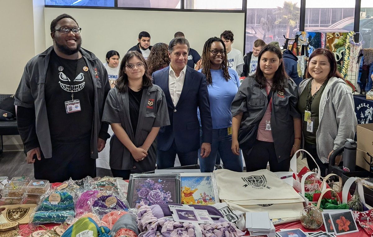 LAUSDSPED (@lausdsped) on Twitter photo We are getting in the holiday spirit highlighting the amazing and creative skills of our Career Transition Students! <a href="/LAUSDSup/">Alberto M. Carvalho</a> <a href="/LAUSDDepSupInst/">Dr. Karla V. Estrada</a> <a href="/LAUSD_ChiefSped/">Tony Aguilar</a> <a href="/LASchools/">Los Angeles Unified</a> <a href="/LAUSDfamilies/">Office of Student, Family and Community Engagement</a> We are getting in the holiday spirit highlighting the amazing and creative skills of our Career Transition Students! <a href="/LAUSDSup/">Alberto M. Carvalho</a> <a href="/LAUSDDepSupInst/">Dr. Karla V. Estrada</a> <a href="/LAUSD_ChiefSped/">Tony Aguilar</a> <a href="/LASchools/">Los Angeles Unified</a> <a href="/LAUSDfamilies/">Office of Student, Family and Community Engagement</a>