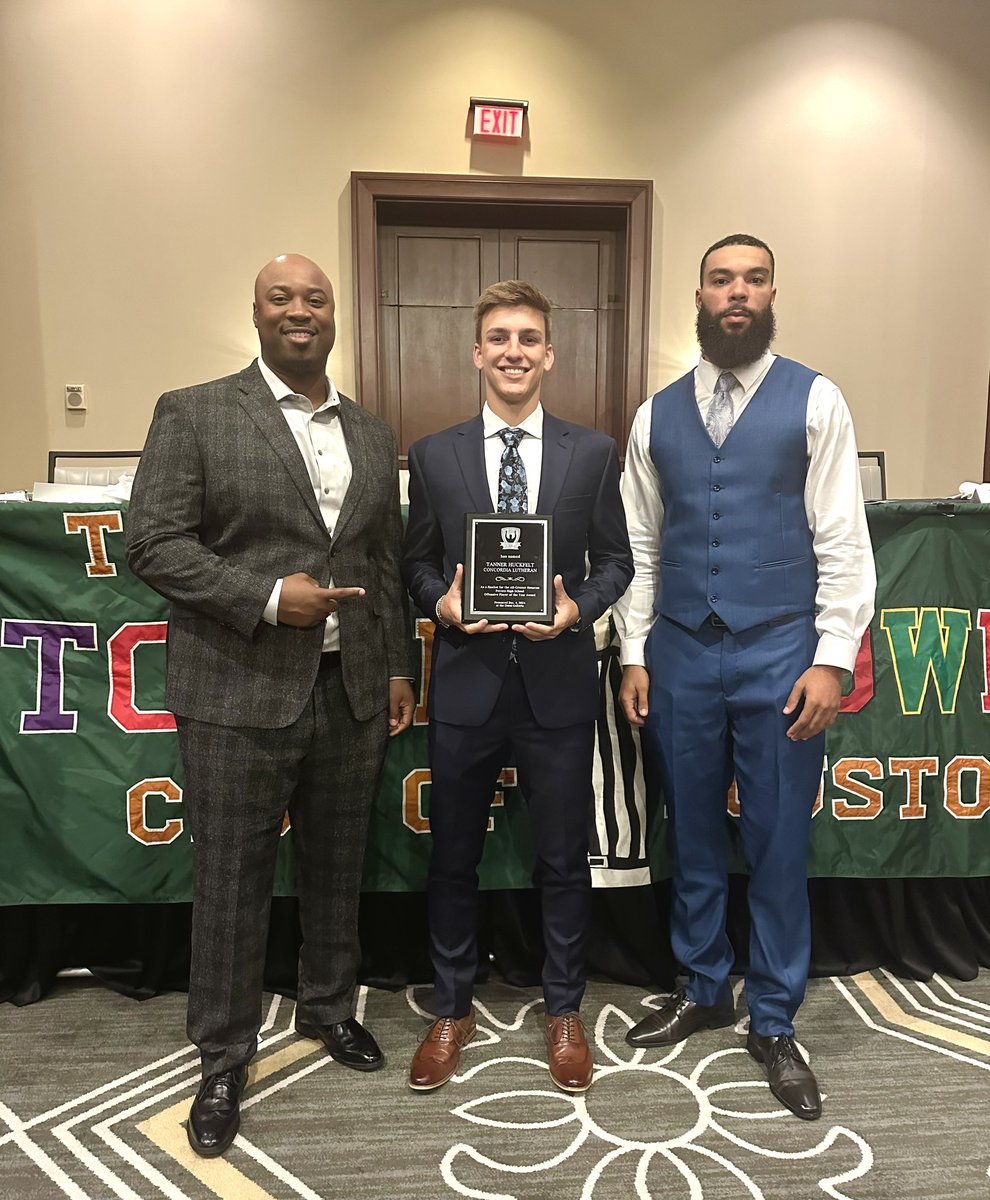 Thank you <a href="/HoustonTDClub/">Houston TD Club</a> for honoring me as a finalist for All Greater Houston Private School Offensive Player of the Year. I’m proud to be recognized alongside my teammates and some of the best football players in our area and the country! <a href="/clhstxathletics/">Crusader Athletics</a> <a href="/WillieAmendola/">Willie Amendola</a>