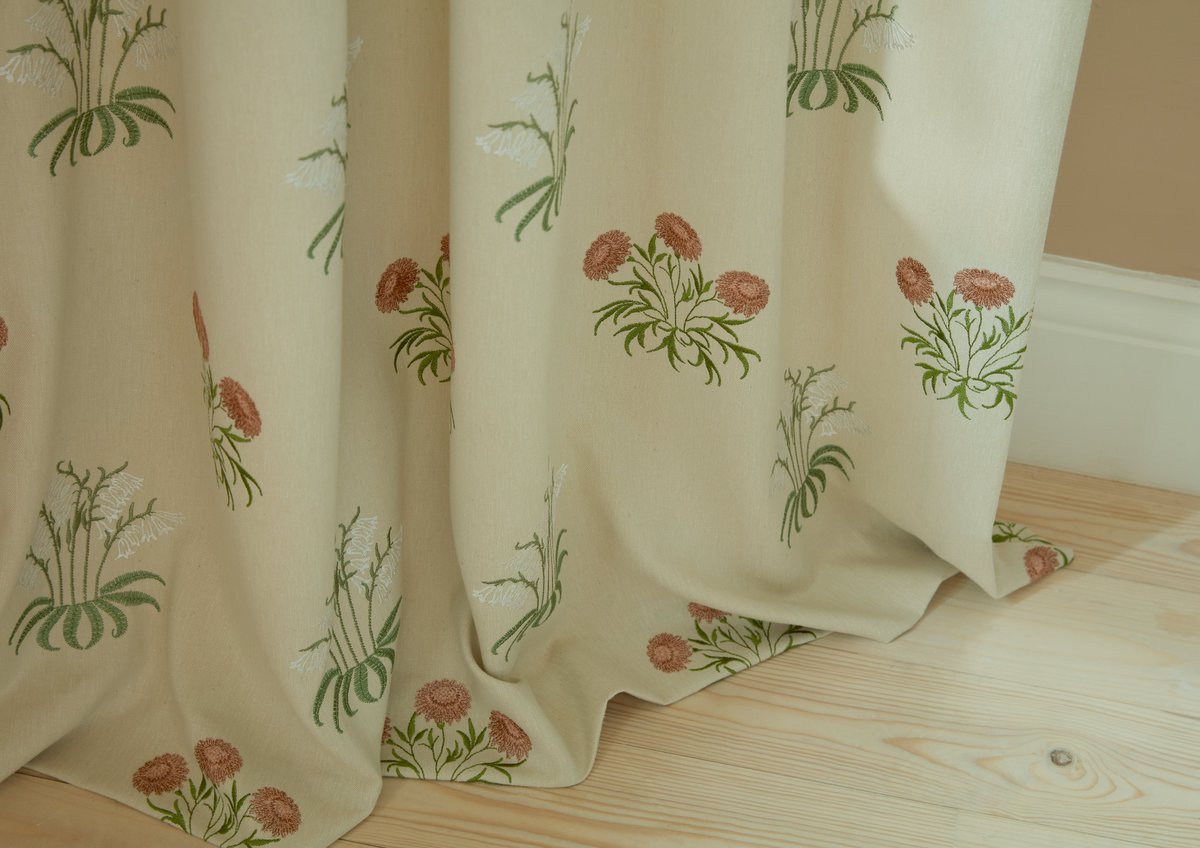 Lilyflower Embroidery
#designersgallery #stout #williammorris #williammorrisathome #kelmscottgardens  #decor #design #designer #interior #interiors #interiordesign #interiordesigner #interiordecorator #interiordecor #home #homedecor #homedesign #fabric #fabrics #torontodesign