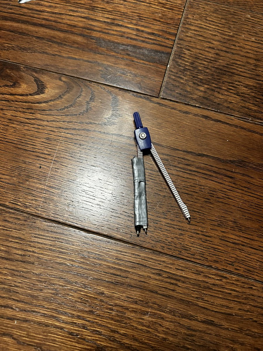 ItsMaja12's tweet photo. Pov: parę godzin przed matura próbna z matematyki dowiadujesz się, że potrzebujesz cyrkiel… 
#matura2025 https://t.co/W9vHqn5W5u