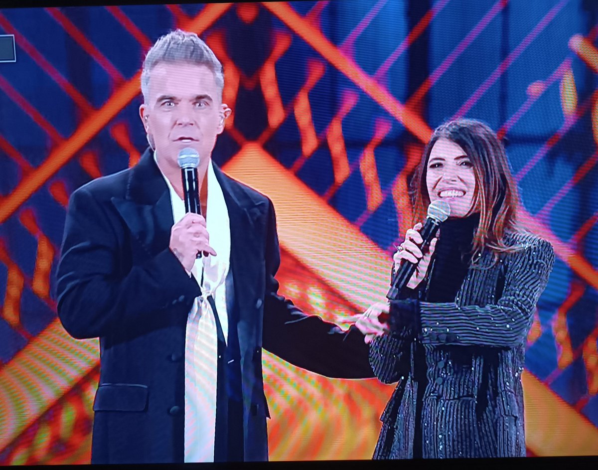 toltoedato's tweet image. Robbie Williams e Giorgia insieme: noi adolescenti negli anni 2000 stiamo PIANGENDO! 😭❤️

#Xfactor2024 #XF2024