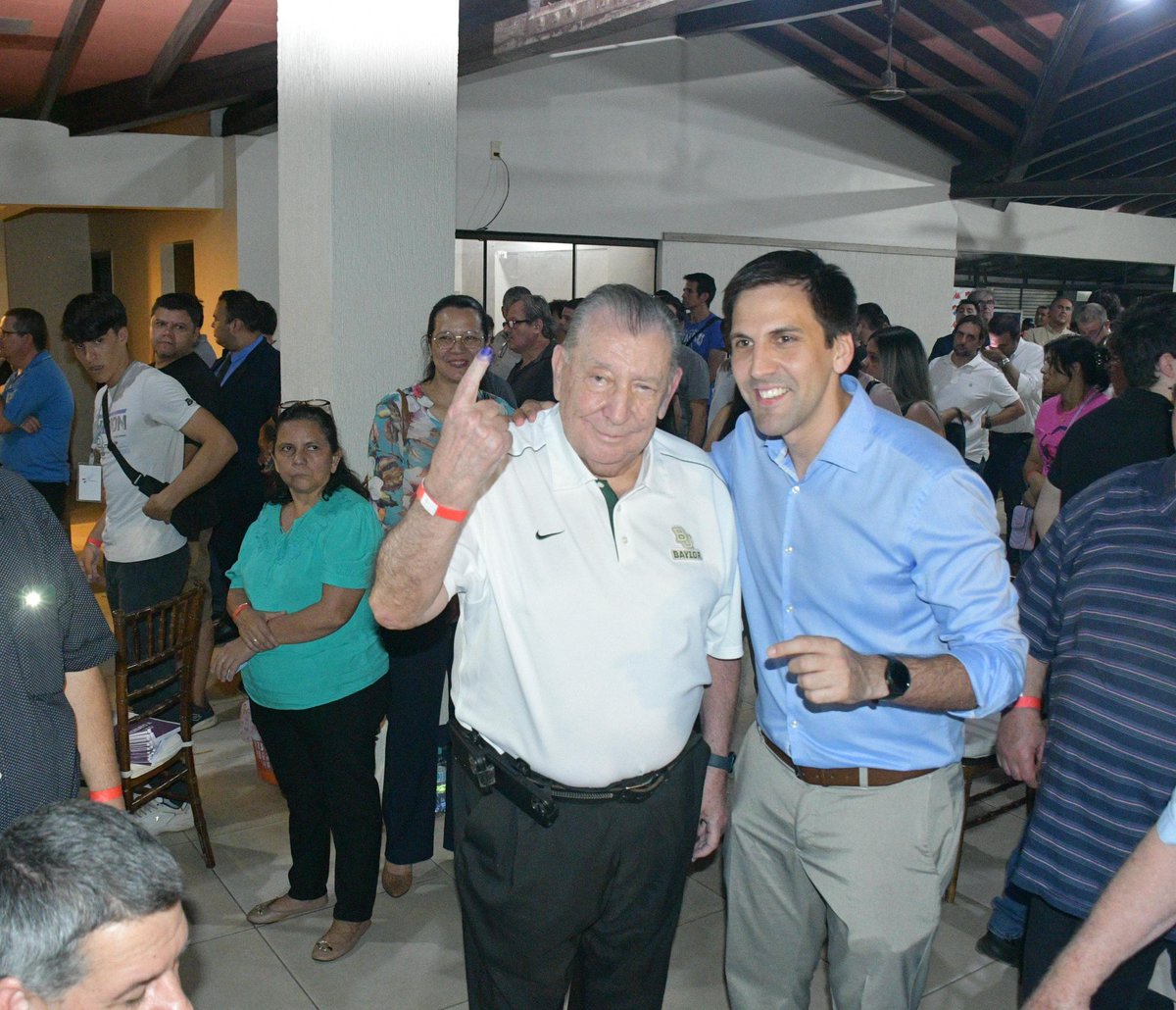 Ayer participe de la asamblea del <a href="/clubnacionalpy/">Club Nacional Py</a> donde se eligieron las nuevas autoridades para el próximo periodo. 
Muy contento de formar parte de la nueva comisión directiva y más todavía contando con el número 1, el Esc. Oscar Harrison !!
#vamosnacionalquerido🔴⚪️🔵