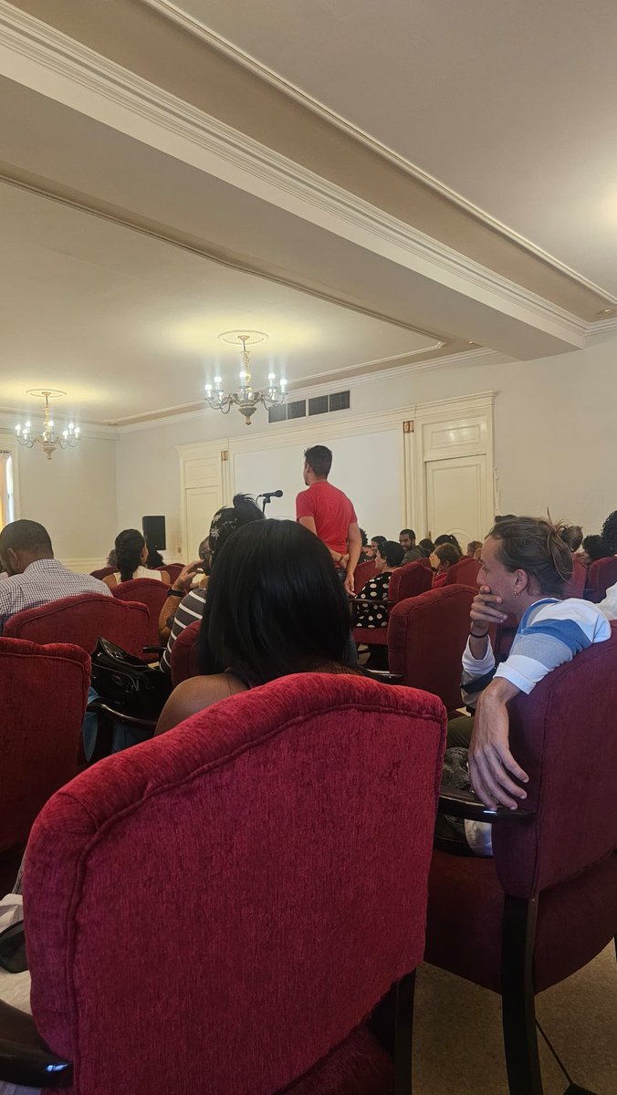 Jóvenes de <a href="/igtcuba/">Instituto de Geografía Tropical Cuba</a> participaron hoy en un encuentro de jóvenes del <a href="/citmacuba/">Ministerio de Ciencia, Tecnología y Medio Ambiente</a> y otras esferas científica. Estuvieron presentes <a href="/ArmandoRguezB/">Armando</a> y <a href="/EdMartDiaz/">Eduardo Martínez Díaz</a>.