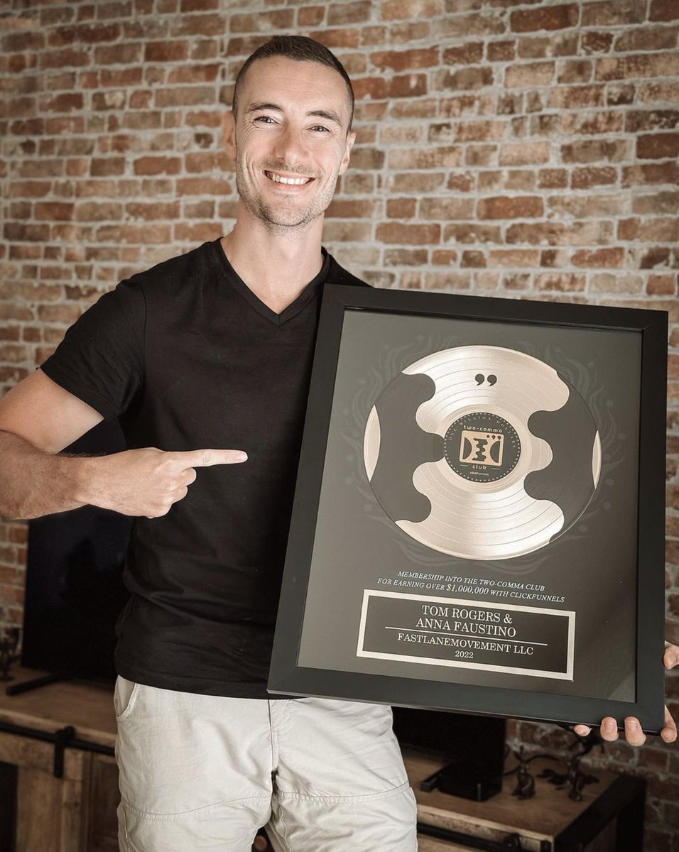 clickfunnels's tweet image. “Never stop learning and never stop dreaming. You are only limited by how big you can think, so surround yourself with people who challenge you and think bigger than you.” 😎

Congratulations to Tom Rogers for earning his #TwoCommaClub Award 🏆🔥 Meaning he’s generated $1 Million…