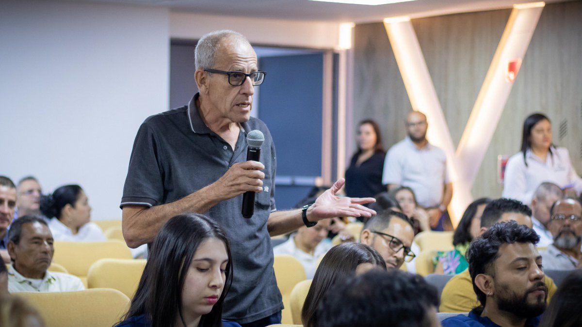 HospitalMFS's tweet photo. El gerente Julián Felipe Pineda presentó los logros y avances de 2024, reafirmando nuestro compromiso con la salud de los antioqueños. 

✅ Logros: apertura de la Unidad Materno Perinatal y la Unidad para la Mujer y la Familia. 🤰🏻🌸🏥🩺 https://t.co/wU7soo7x3P