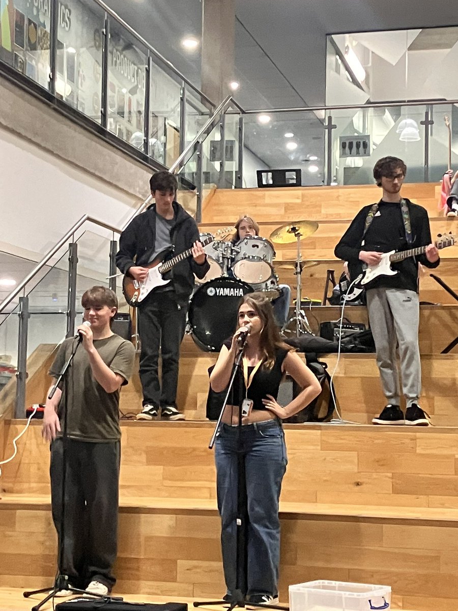 Come and see our fantastic performers @Rainford_High Christmas Fayre 🎁🎄🎵🎤🎶 #everyonehelps #performingarts #music