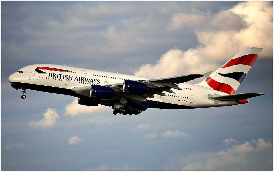 airlivenet's tweet photo. LIVE British Airways #BA209 to Miami is returning to London Heathrow after U-turn near Greenland in a new A380 incident https://t.co/s5g0NhaRss https://t.co/nLaIwhEE7i