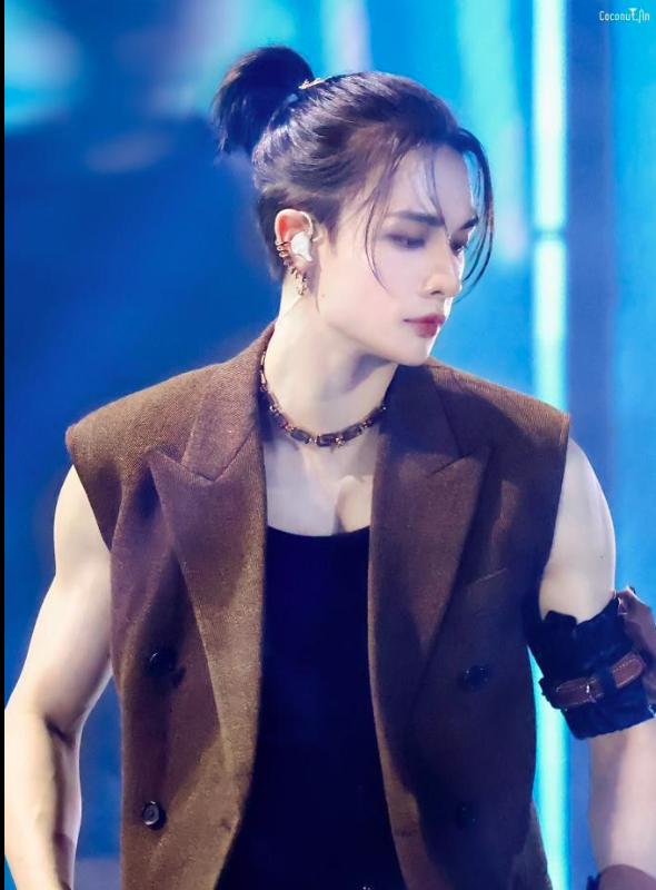 AboutMusicYT's tweet photo. Hyunjin of Stray Kids at the 2023 VMAs. https://t.co/SE1Y2TuxQX