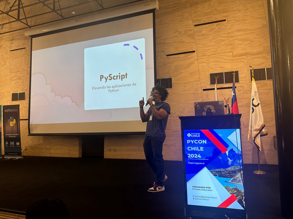 pinedax_dev's tweet photo. Gracias @pythonchiledev por la gran experiencia durante la #PyconChile el fin de semana pasado
La pase 1A. Please me invitan el año próximo :D https://t.co/uOjzZD5LDs