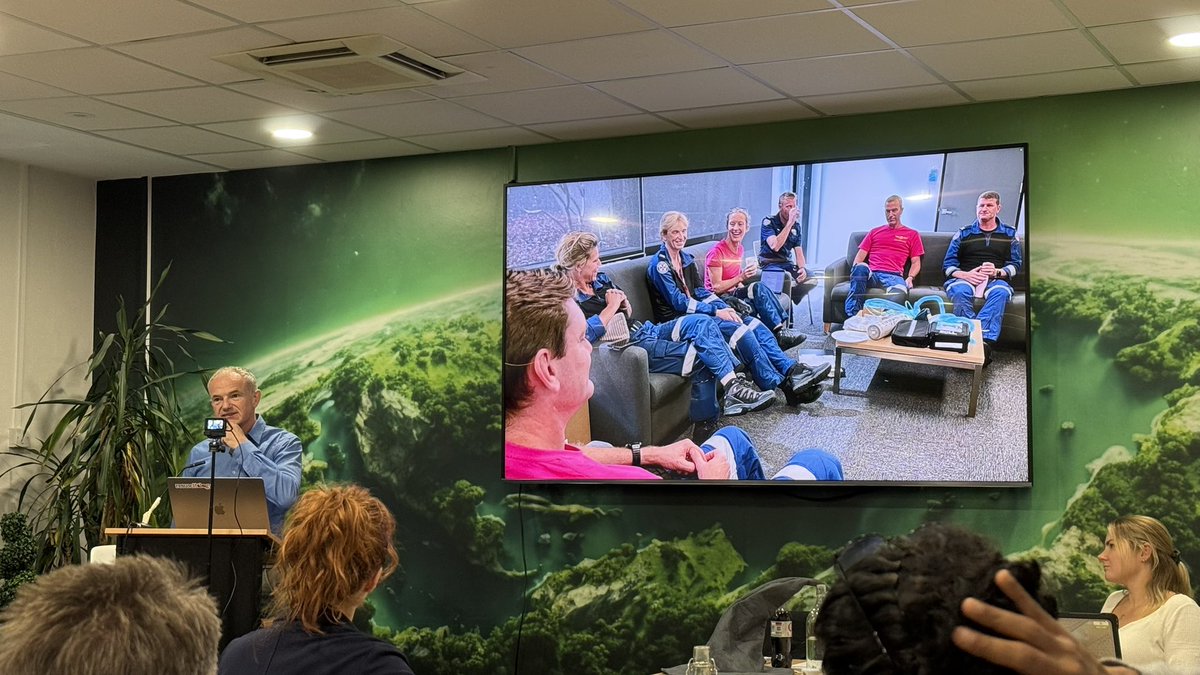 Resuscitation wizardry by Cliff Reid - today‘s main topics were airway management, making things happen and non-clinical subjects like culture change in local systems. #resuscitationwizardry <a href="/cliffreid/">Cliff Reid</a> <a href="/Luca_Uenlue/">Luca Ünlü</a> <a href="/vncntwbr/">Vincent Weber</a> <a href="/FloSacherer/">Florian Sacherer</a>