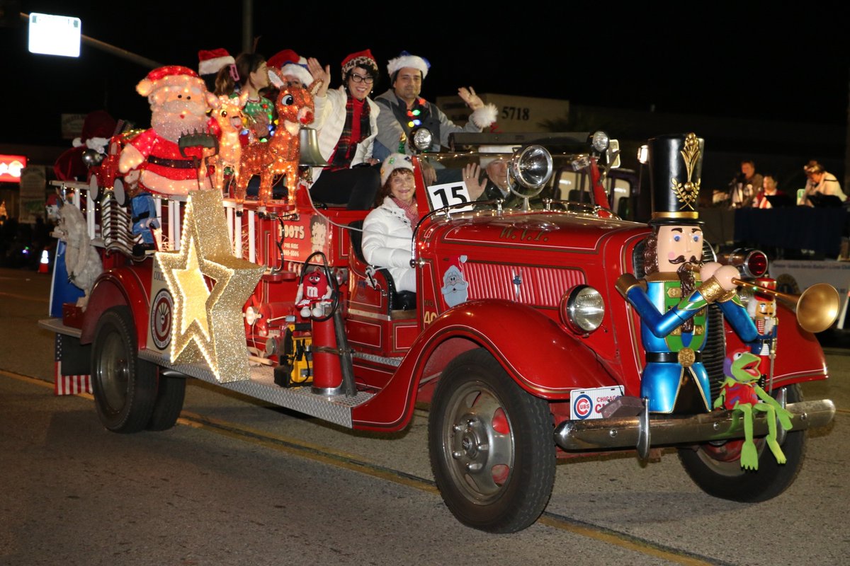 gogoletaca's tweet photo. Join us Saturday at 6 PM for the Goleta Holiday Parade. Visit https://t.co/bkFfLYWGo3 for details. See you there for holiday magic and community cheer! #GoGoleta #GoletaCA #GoletaTheGoodland #OldTownGoleta #GoletaHolidayParade https://t.co/JxGaCOLbF2