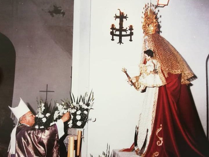 hdadremedios's tweet photo. #EFEMÉRIDE | Tal día como hoy en el año 1993 fue bendecida la actual imagen de nuestra Titular, Santa María de los Remedios.

#RemediosnosGuía #SoydeRemedios https://t.co/f0tS3zhvQz