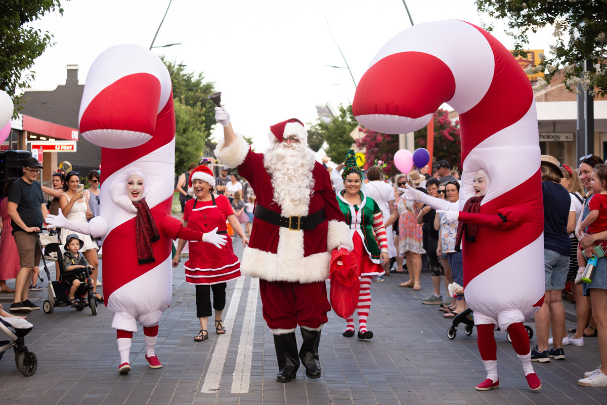 ArtsUpperHunter's tweet photo. Christmas on John Street will return to the Singleton Town Centre with a bang from 6 - 9.30pm TONIGHT!
https://t.co/GXWLzsk0v8
Photo courtesy of Singleton Council. https://t.co/3VVtO5xPCl