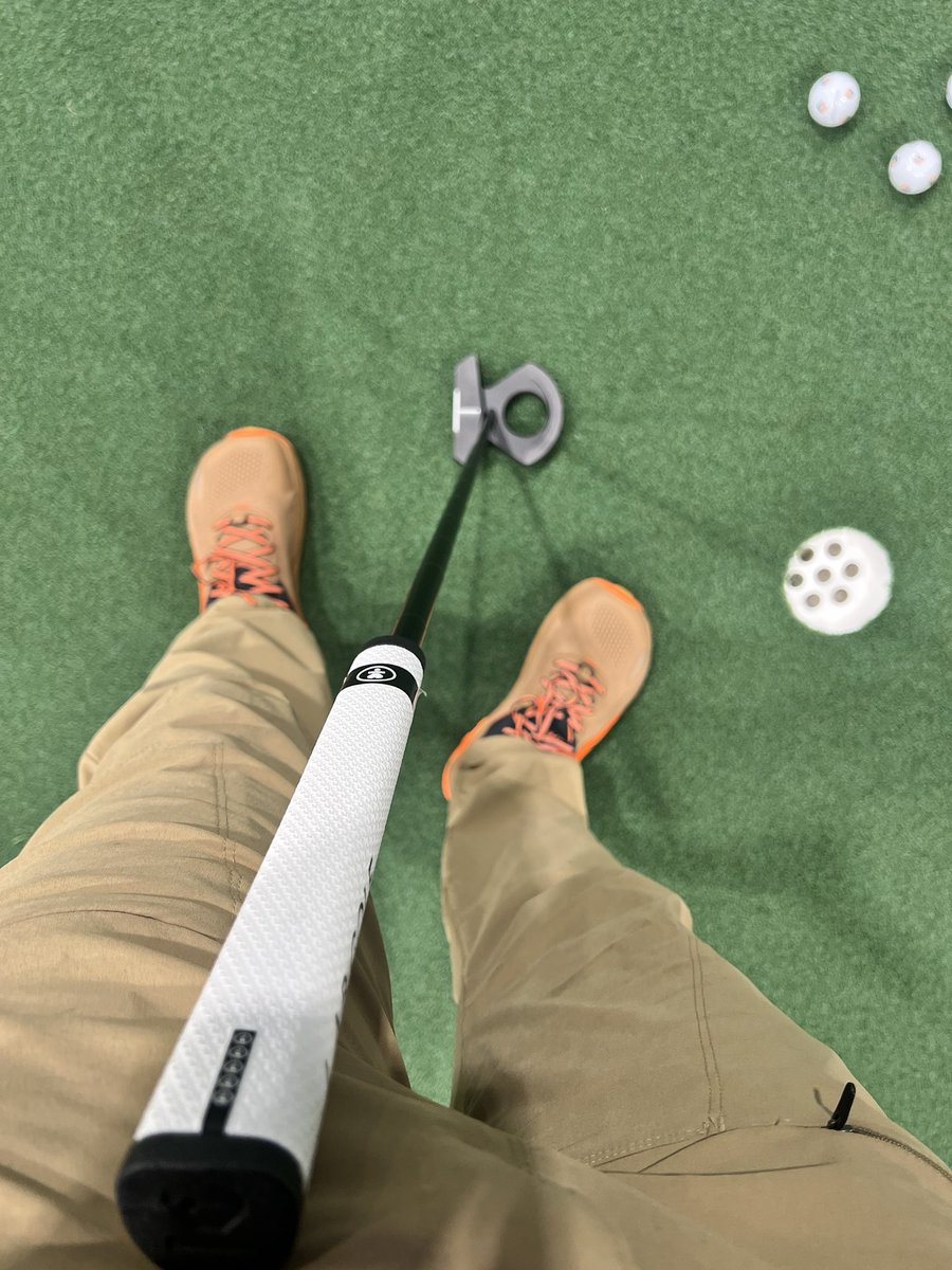 zachblenkinsopp's tweet image. Anyone rolling with a L.A.B. Putter? I tested them out today and they’re fire 🔥 #labputter #golf