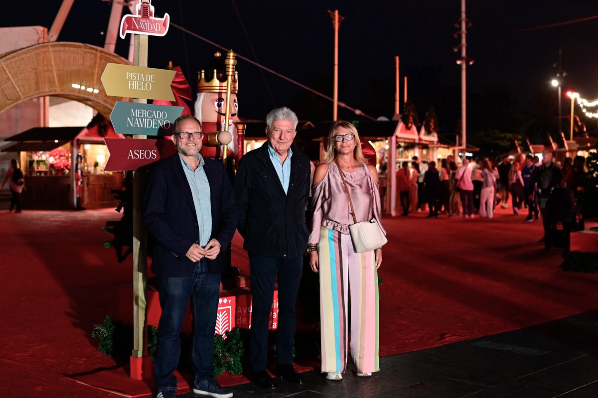 LpaVisit's tweet photo. 🎄Las Palmas de Gran Canaria ya ha abierto su centro neurálgico navideño del Parque Santa Catalina con un mercado🛍️, una feria 🎡y una pista de patinaje⛸️

📸Toni Hernández https://t.co/aNzxkQo1dk