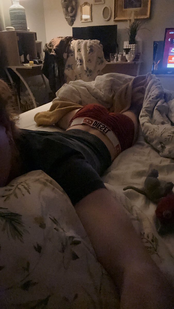 Beeheheheh's tweet photo. Sick in bed 😩 https://t.co/5cFprmMnxt