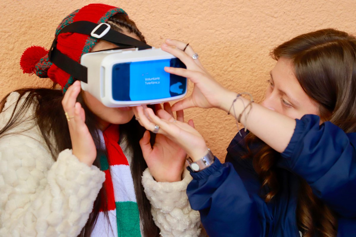 GobBoyaca's tweet photo. Gracias al compromiso de nuestra gestora social, @DanielaAssisF, el acompañamiento de la @SecTICBoyaca, y al apoyo de la @FTMovistarCo, esta campaña es más que obsequios: es una cosecha de sonrisas, esperanza y amor que fortalece el espíritu de la Navidad 🎄. https://t.co/QoI3d5eulM