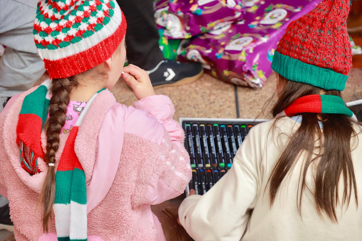 GobBoyaca's tweet photo. Gracias al compromiso de nuestra gestora social, @DanielaAssisF, el acompañamiento de la @SecTICBoyaca, y al apoyo de la @FTMovistarCo, esta campaña es más que obsequios: es una cosecha de sonrisas, esperanza y amor que fortalece el espíritu de la Navidad 🎄. https://t.co/QoI3d5eulM