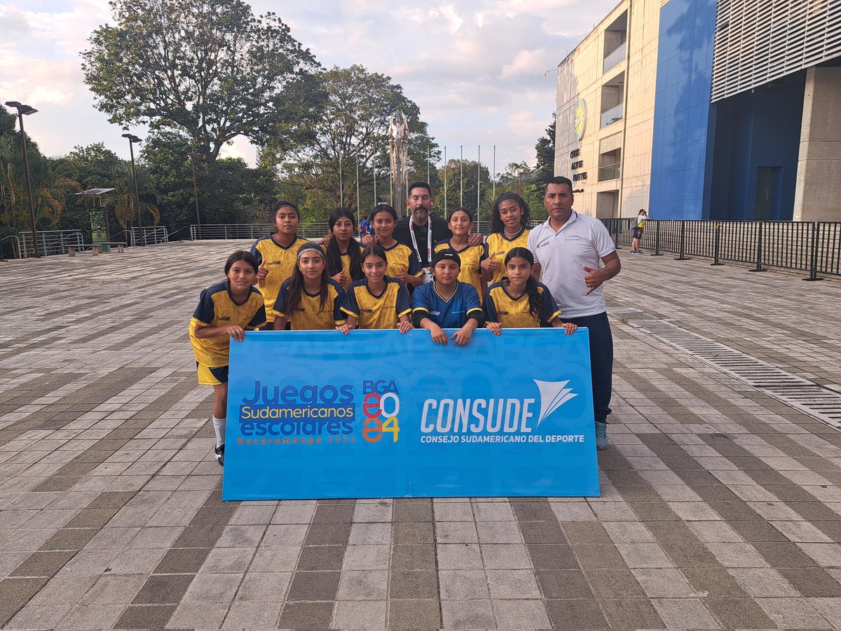 EscobarSanlucas's tweet photo. 🇪🇨 Seguimos en Bucaramanga acompañando a nuestra delegación en los Juegos Sudamericanos Escolares 2024.

Es un honor motivar a nuestros jóvenes talentos a dar lo mejor de sí y reafirmar nuestro compromiso con el deporte ecuatoriano. 

¡Vamos, Ecuador! ¡Juntos hacemos historia! https://t.co/1s4T6RZRgH