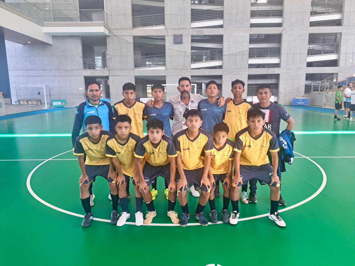 EscobarSanlucas's tweet photo. 🇪🇨 Seguimos en Bucaramanga acompañando a nuestra delegación en los Juegos Sudamericanos Escolares 2024.

Es un honor motivar a nuestros jóvenes talentos a dar lo mejor de sí y reafirmar nuestro compromiso con el deporte ecuatoriano. 

¡Vamos, Ecuador! ¡Juntos hacemos historia! https://t.co/1s4T6RZRgH