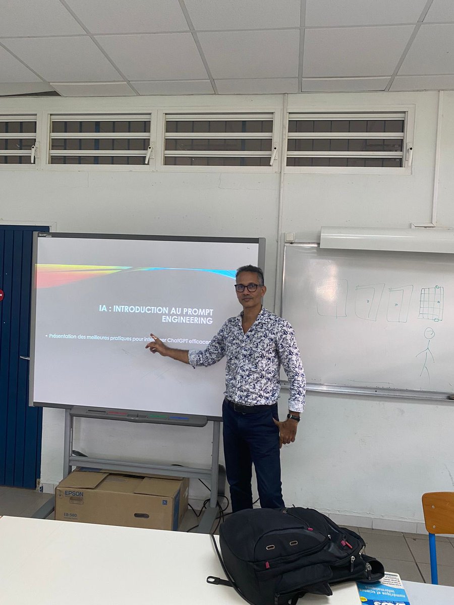 lpovanicet's tweet photo. Aujourd’hui, dans le cadre de la semaine du numérique et des sciences informatiques @SemaineNSI notre professeur M. Pierre-Louis a animé un atelier sur l’IA. @acmartinique https://t.co/VuoXD4w5jO