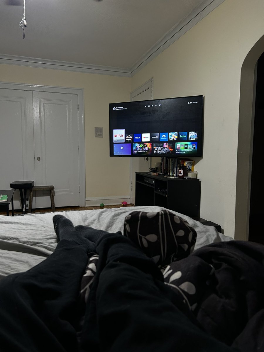 eric_hutchh's tweet photo. Hmu if you need your TV mounted https://t.co/tGnN1ZoVrj