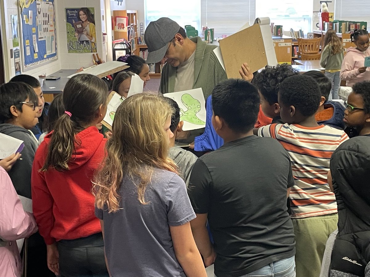 MasonCrestLib's tweet photo. A great visit by local author Larry Issa today! The kids loved hearing how “Get Back in the Book” was created. They also loved getting his signature;) ⁦@MasonCrestES⁩ https://t.co/HOgdq1tY0R
