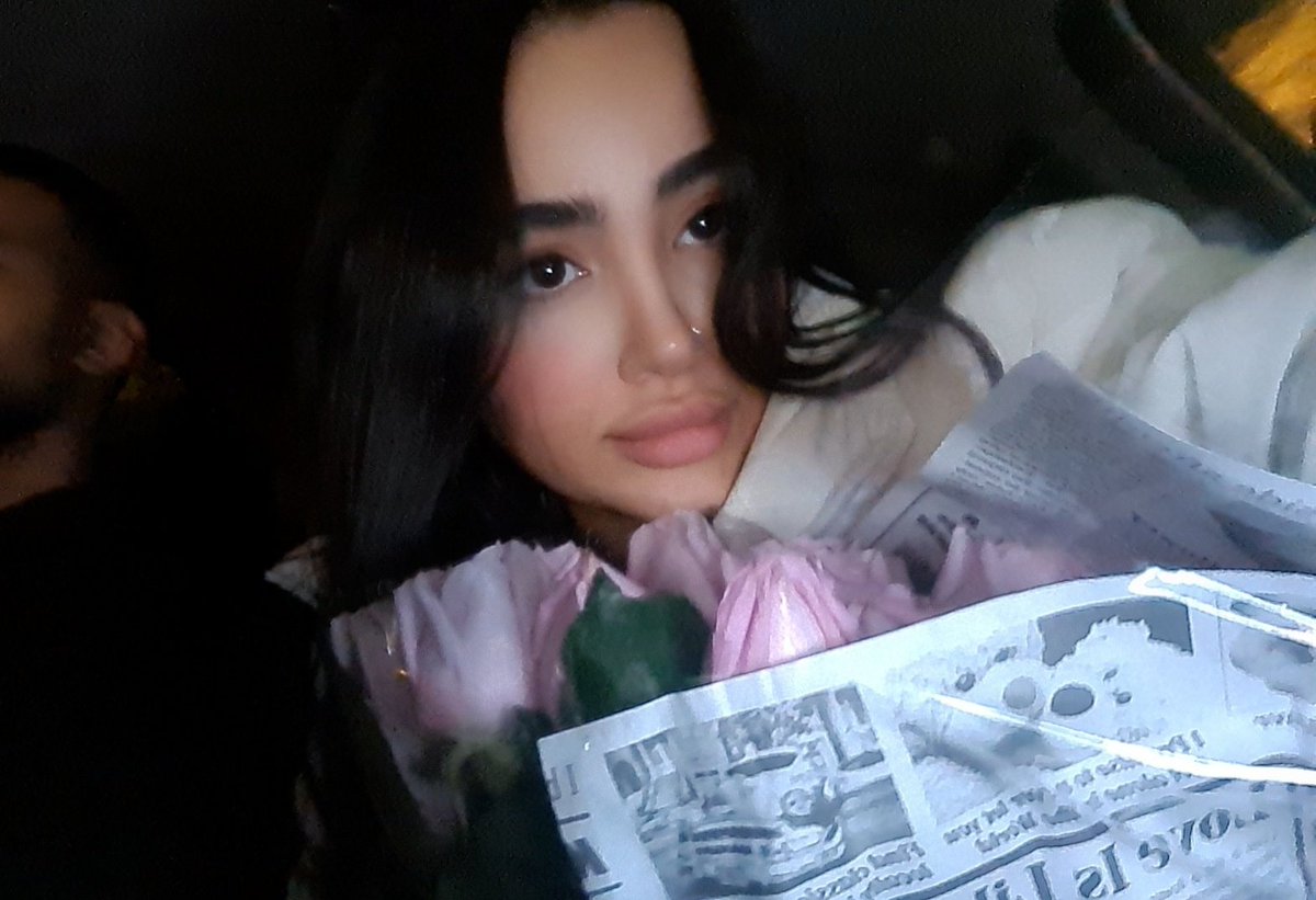 mishepydamnakni's tweet image. پسر خوشگله و رُزهاش 🩷