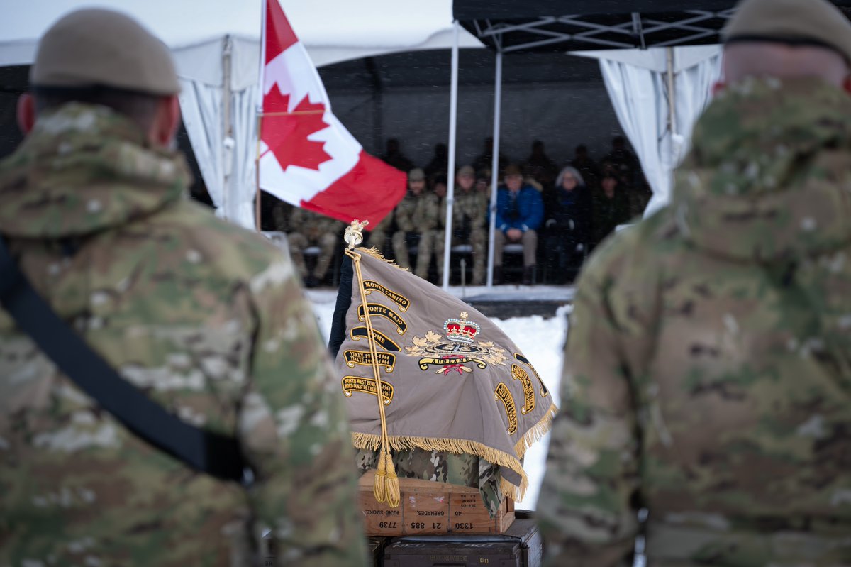 CanadaGG's tweet photo. En tant que #CommandanteEnChef, la #GGSimon a pris part à une cérémonie militaire pendant laquelle elle a remis au Régiment d’opérations spéciales du Canada un nouveau drapeau consacré, sous la forme d’un étendard. https://t.co/efb0ar1Xoe