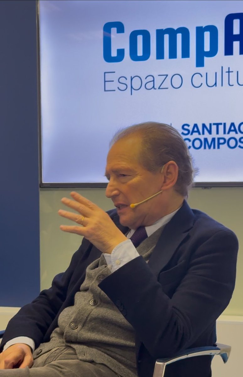PopularesStgo's tweet photo. 🔝 @borja_verea: "A #Constitución é a norma que protexe as nosas #liberdades e que limita o poder dos gobernantes" 🗣️.
💙#Grazas ás 100 persoas que abarrotaron o Espazo Cultural #CompArte de @PopularesStgo e a Roberto Blanco Valdés e Raquel Marañón polas súas #intervencións 🙏🏽 https://t.co/coTagHX12b