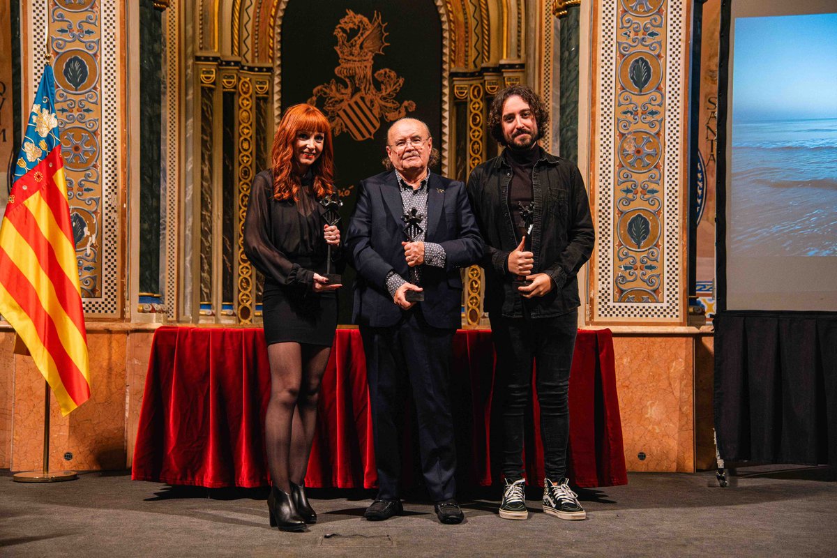 Gran nit dels Premis Letraferit de <a href="/DrassanaLlibres/">Drassana</a>... Magda Simó @miss_mgd, Marc Balaguer <a href="/marczarplectrum/">Marc Balaguer</a> i Rodolf Sirera s'enduen els guardons!! 😍