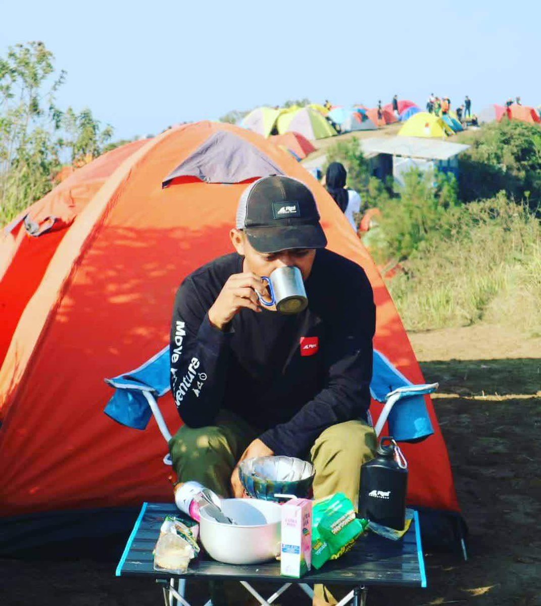 aditstevv_'s tweet photo. sekedar menikmati kopi diatas awan.
.
menerimasa jasa #porter #portergunung #Guide #guidemountain #sindoroviakledung #SpotifyWrapped2024 https://t.co/dvmoh8ZrdC