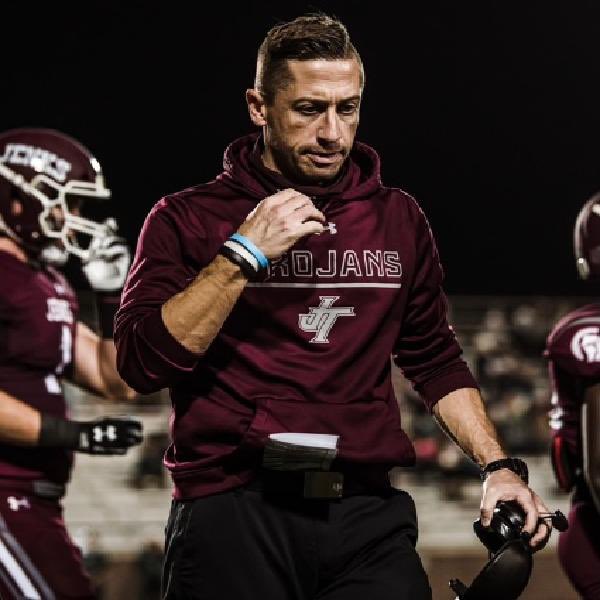 More breaking news in Tulsa high school football. 

Jenks head coach Keith Riggs has stepped down, taking on an assistant AD role. Defensive coordinator Adam Gaylor has been named the new Trojan HC.

Riggs went 68-21, leading Jenks to 2 state titles in 7 seasons. #OKPreps