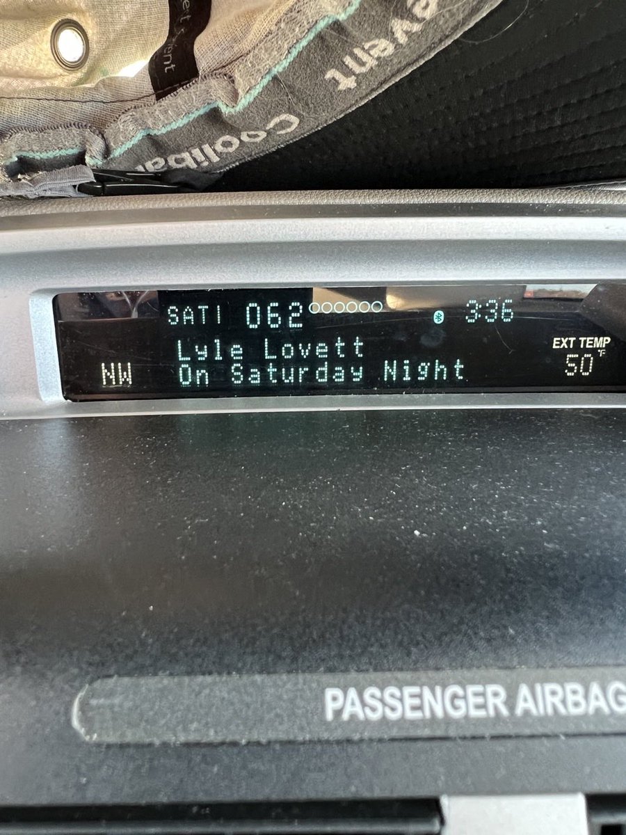 jackfromacworth's tweet image. “On Saturday Night” ⁦@LyleLovett⁩ on ⁦@Elizabeth_Cook⁩ #ApronStrings #62 ⁦@siriusxmoutlaw⁩ 🍷🤠