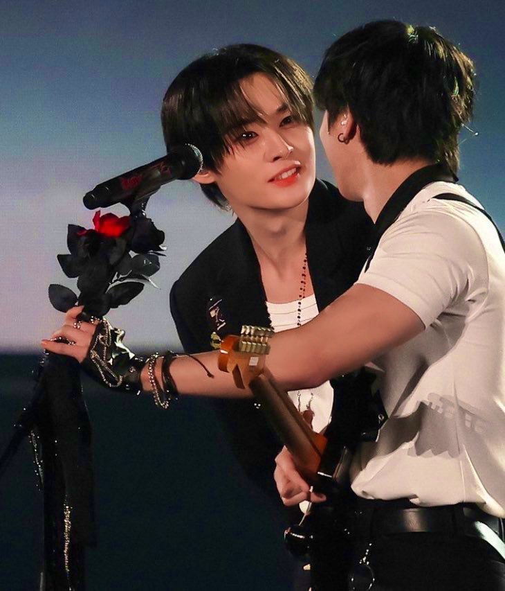 HanAceSung's tweet photo. '𝘊𝘢𝘶𝘴𝘦 𝘢𝘭𝘭 𝘐 𝘸𝘢𝘯𝘵 𝘪𝘴 𝘵𝘰 𝘸𝘪𝘱𝘦 𝘺𝘰𝘶𝘳 𝘵𝘦𝘢𝘳𝘴
𝘜𝘯𝘵𝘪𝘭 𝘵𝘩𝘦𝘺 𝘥𝘳𝘺 𝘤𝘰𝘮𝘱𝘭𝘦𝘵𝘦𝘭𝘺
𝘐 𝘸𝘢𝘯𝘯𝘢 𝘮𝘢𝘬𝘦 𝘺𝘰𝘶 𝘵𝘩𝘦 𝘩𝘢𝘱𝘱𝘪𝘦𝘴𝘵 𝘰𝘯𝘦, 𝘯𝘰 𝘧𝘦𝘢𝘳 
𝘮𝘪𝘯𝘩𝘰 𝘩𝘺𝘶𝘯𝘨, 𝘩𝘰𝘭𝘥 𝘮𝘺 𝘩𝘢𝘯𝘥 𝘯𝘰𝘸 https://t.co/R8tMrR34AK