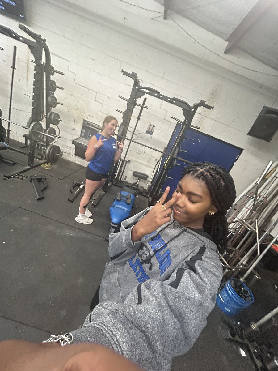 jadeorielle's tweet photo. lifts + abs on a thursday ! #offseasonwork https://t.co/3IX64UN81O