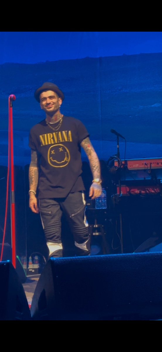 artnujes's tweet photo. hello @inZAYN 🥰🥰
I honestly had no doubt but zayn was my number one this year (like always) 
i’ve been to both dates in london and i can’t stop thinking about it 😭
@zaynmalik https://t.co/Dfyvf18oG9