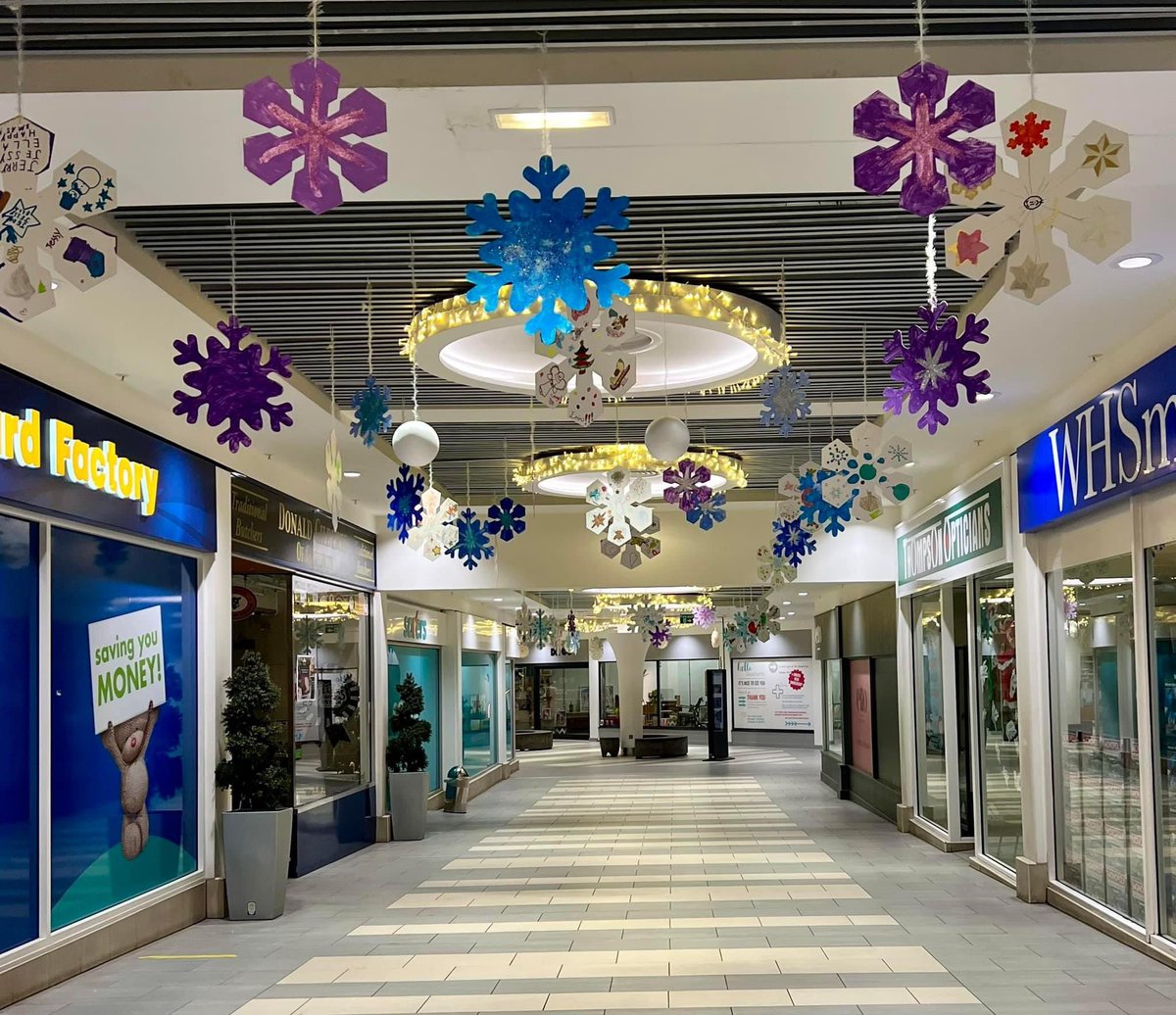 StOswaldsRCgos's tweet photo. If you are on Gosforth High Street, have a peek in the shopping centre and see the fabulous decorations. Lots of our children took part in creating some of the decorations and the centre is looking amazing! ❄️ https://t.co/xiNJ9ET18G
