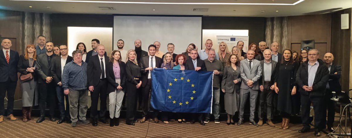 RegioInterreg's tweet photo. Today #cooperation milestone was achieved between Greece and Republic of North Macedonia. Members of #Interreg 🇬🇷 🇲🇰 monitoring committee approved #CohesionPolicy 🇪🇺cofinancing for #BORPRES2, a project of strategic importance at #Prespa border crossing Lemos 🇬🇷 &amp; Markova Noga 🇲🇰 https://t.co/zu77SNdwcl